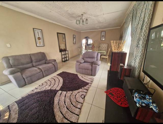 4 BEDROOM HOUSE FOR SALE IN DANVILLE